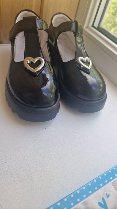 Продам туфли для девочки