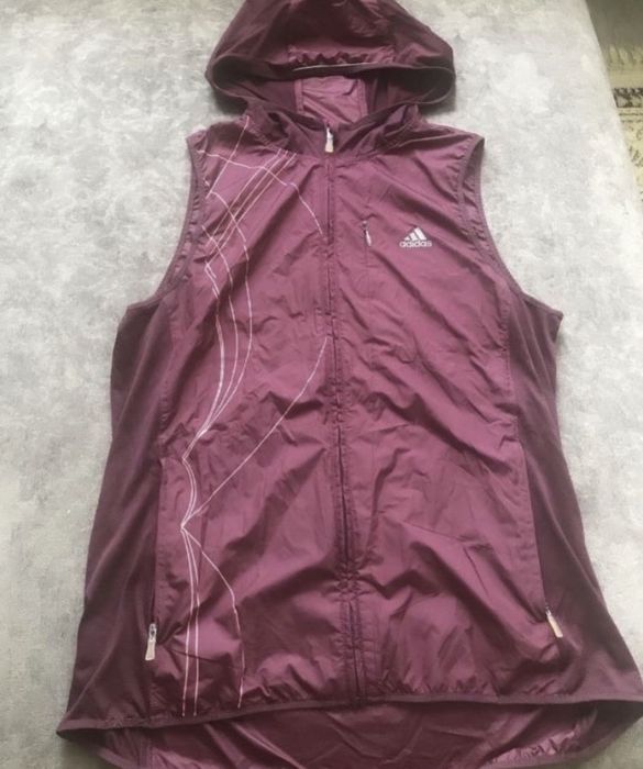 Спортивная безрукавка