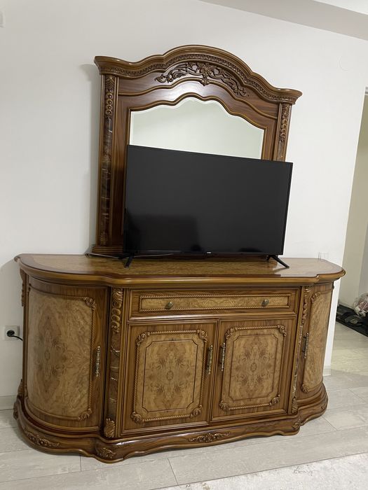 комод с зеркалом