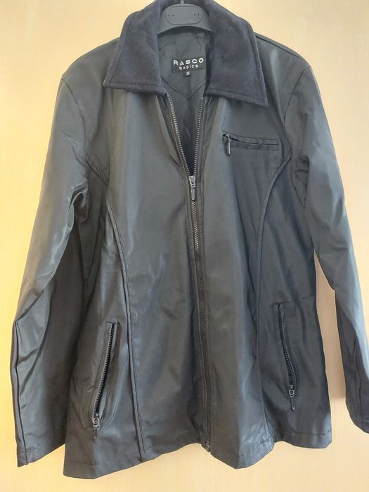 Jacheta neagra impermeabila captusita