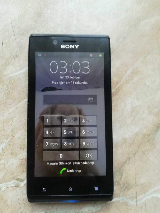 Смартфон Sony Xperia J