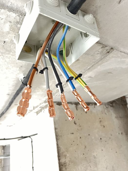 Электрик. Услуги электромонтажа в Астане