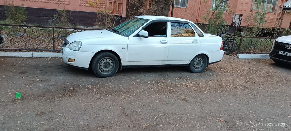Приора ВАЗ 2171.