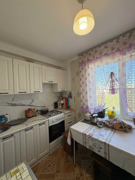 Продам 2 кв р-н 8  микрорайон