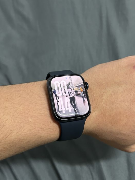 Продам Apple Watch 7 45mm Срочна!!!