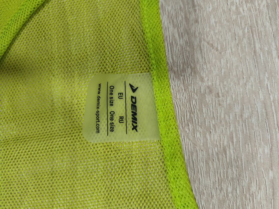 Манишка футбольная фирма DEMIX