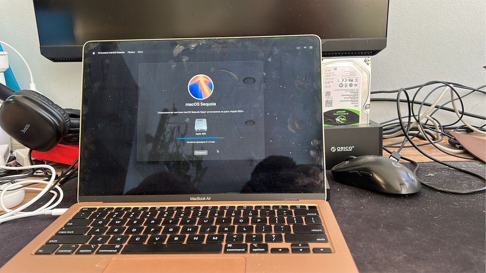 Mac book 2020 продам