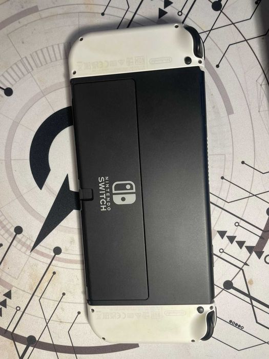 Nintendo Switch OLED Model alb Joy-Con + Super Mario Maker 2