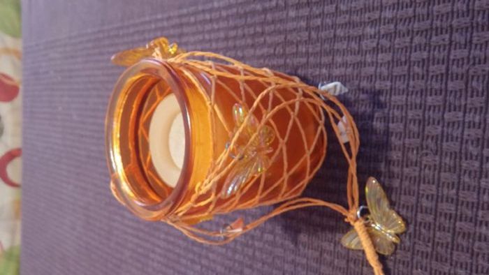 Висящ свещник, оранжев с декорации на пеперуди