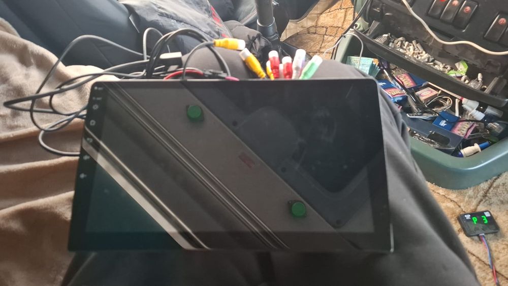 Две авто магнитолы андройд