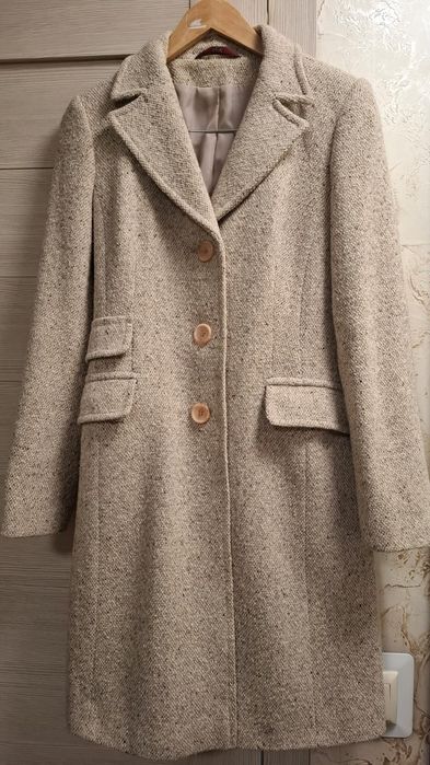 Красивое пальто в крапинку, шерсть 80%
