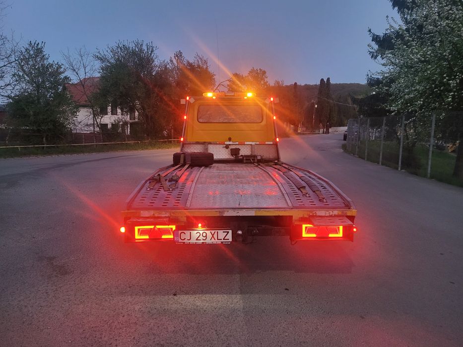 Vand  Mercedes -Sprinter cabina 6 locuri
