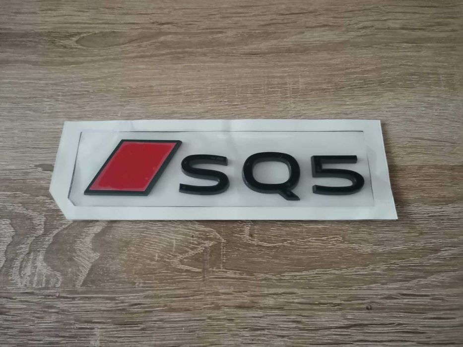 емблема Audi SQ5 нов стил черно с червено