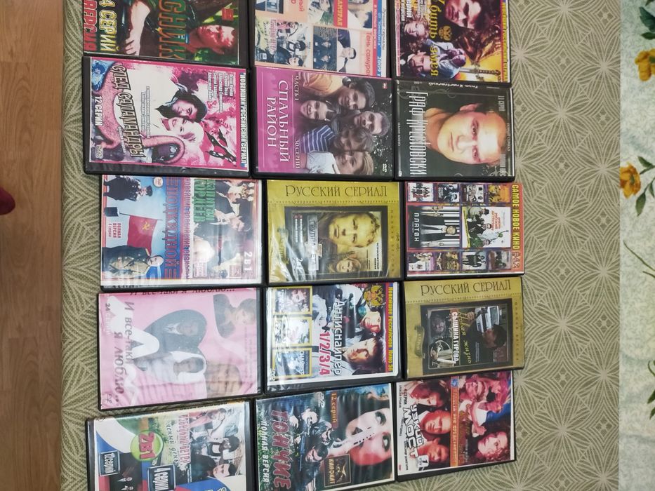 Диски DVD.    диски, видео кассеты