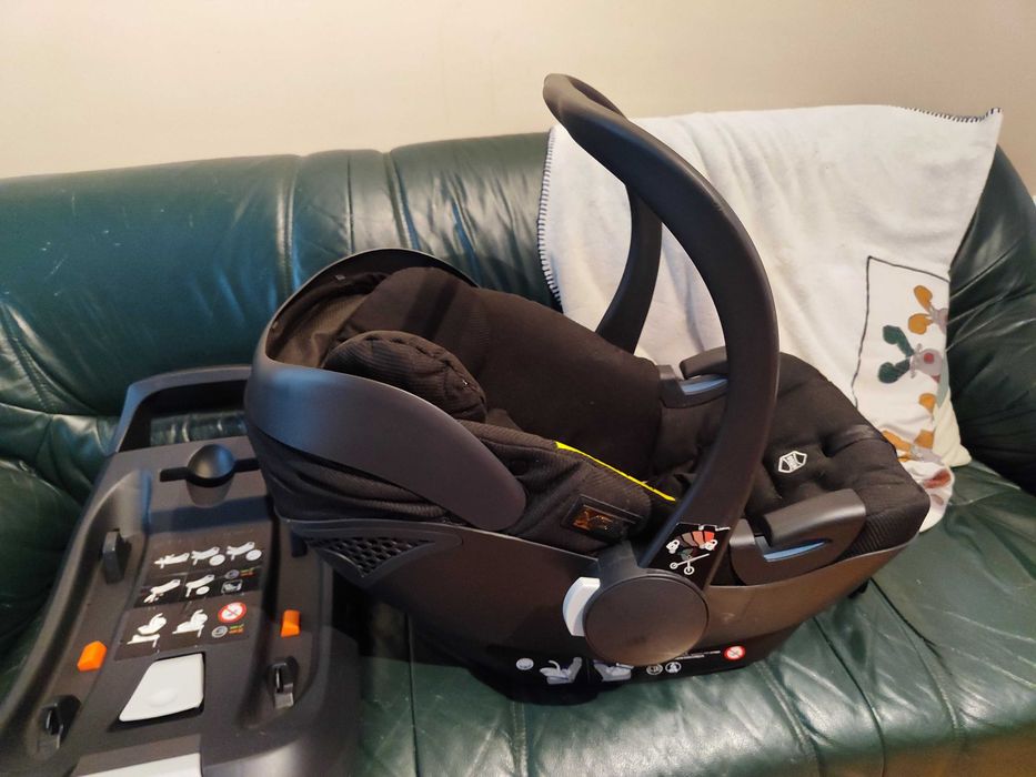 Столче за кола Moon + MOON ISOFIX основа