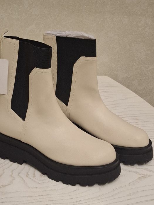 Продам демисезонные ботинки бренда Stradivarius. Размер не подошёл.