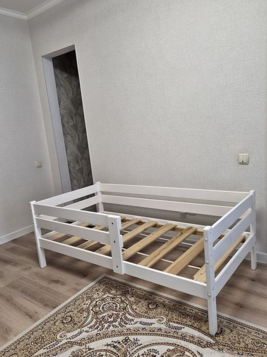 Детская кровать с матрасом