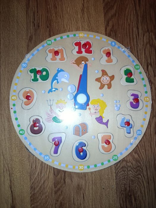 Дървен пъзел часовник