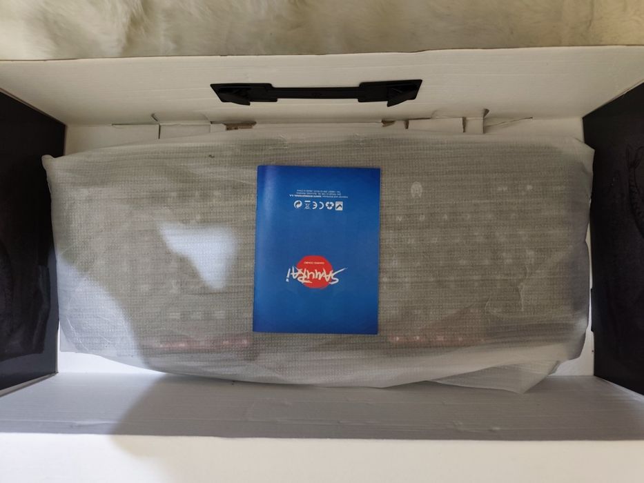 Tastatura pentru gaming și mini organizator de birou