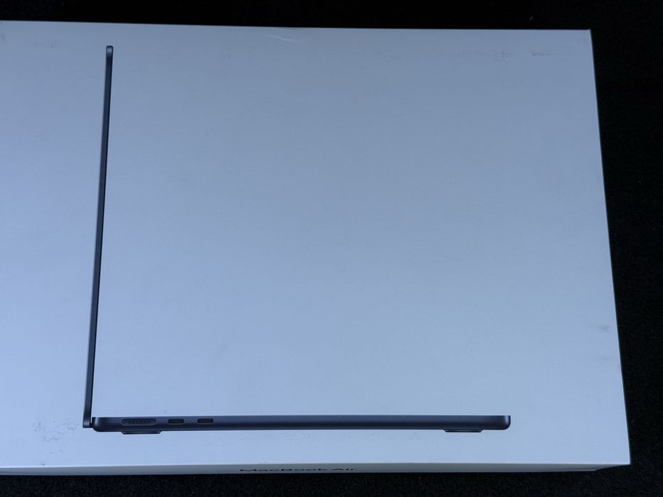 Apple MacBook Air 13” M5 / 16GB / 512GB / Midnight / 2026 ЧИСТО НОВ