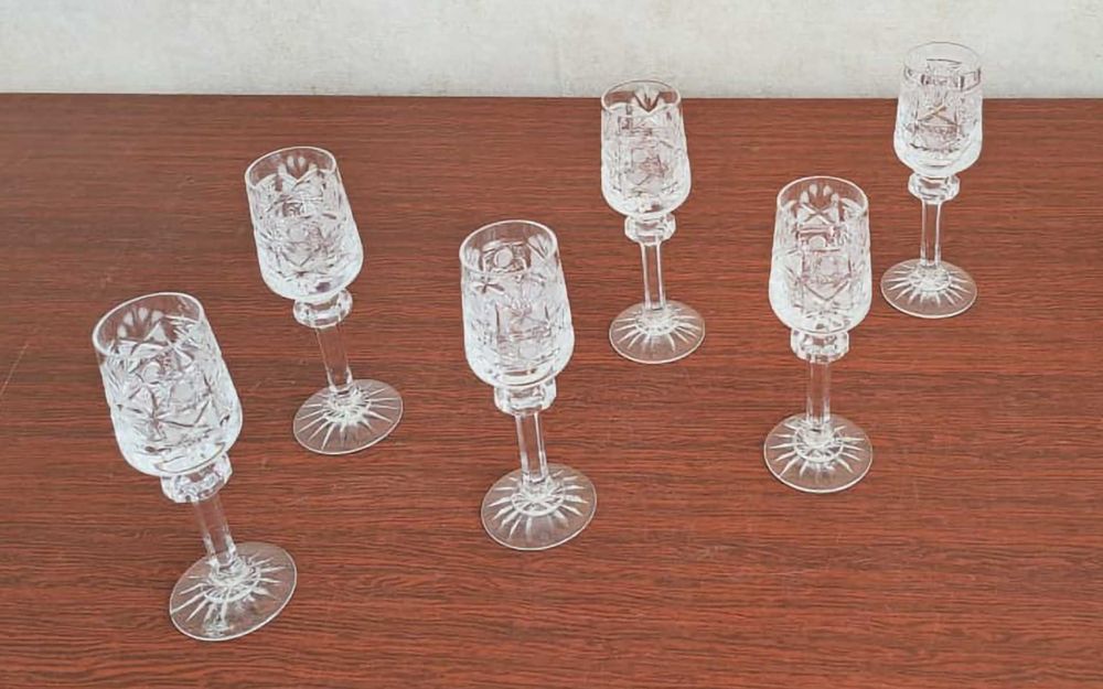 Хрустальные рюмки, фужеры