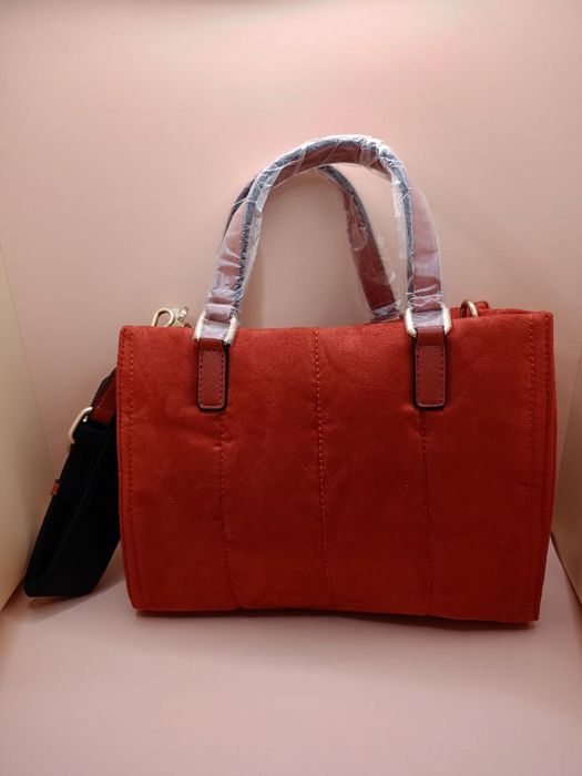 Комплект от две оригинални чанти на италианската марка Carpisa.