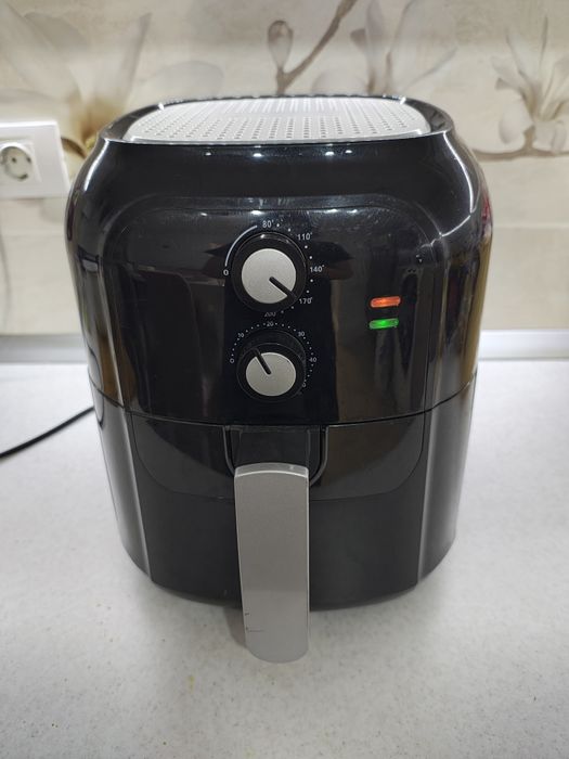 Air Fryer folosit puțin