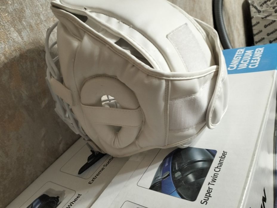 Шлем для спорта с решеткой