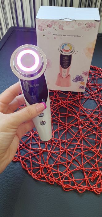 Aparat profesional pentru intinerirea pielii 7 în 1