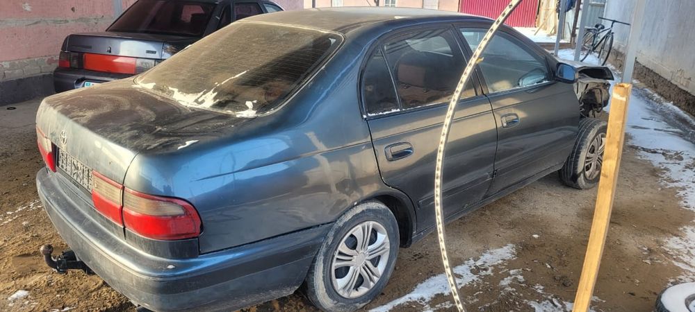 Тойота Карина Е аварийная