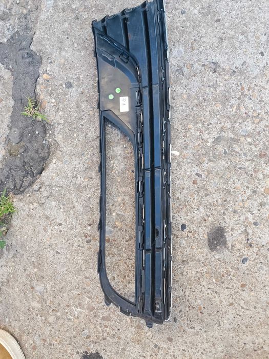 решетка предна броня Passat B7 оригинална,