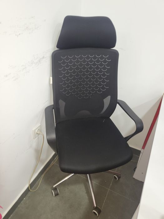 Loft vitrina kreslo kassa stol mebel sotilad