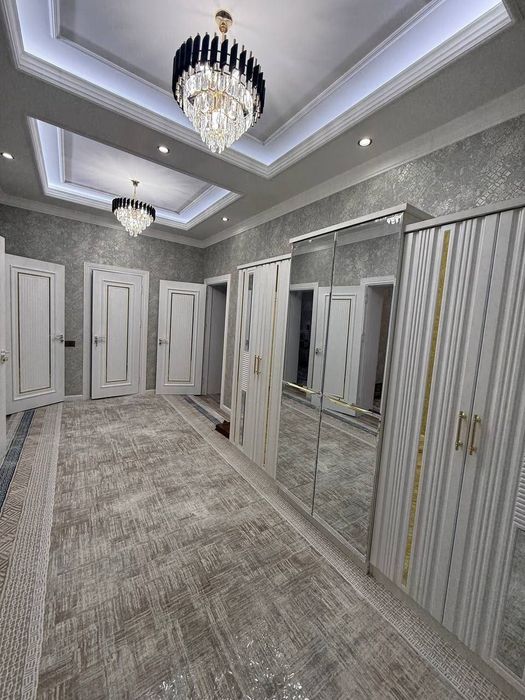 Элитный домнинг 1-этажида жойлашган 2 хонали люкс квартира ижарага бер