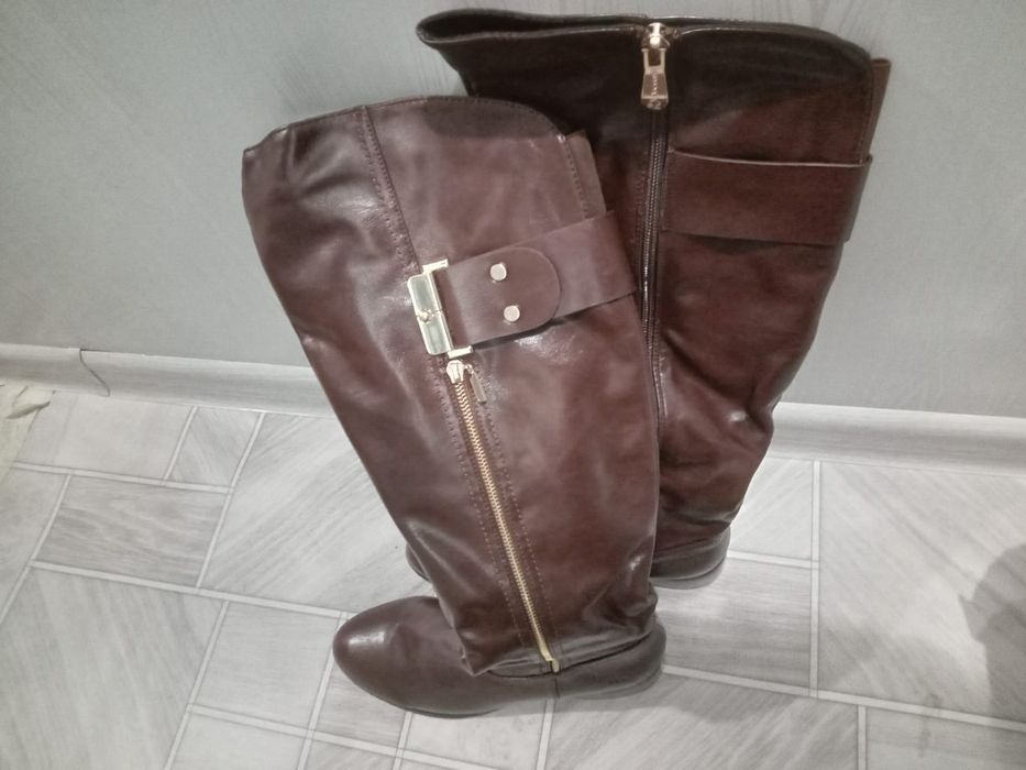 Продам женсую обувь