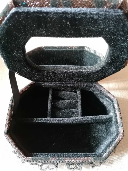 Продавам кутии за бижута или гримове - 4 броя различни