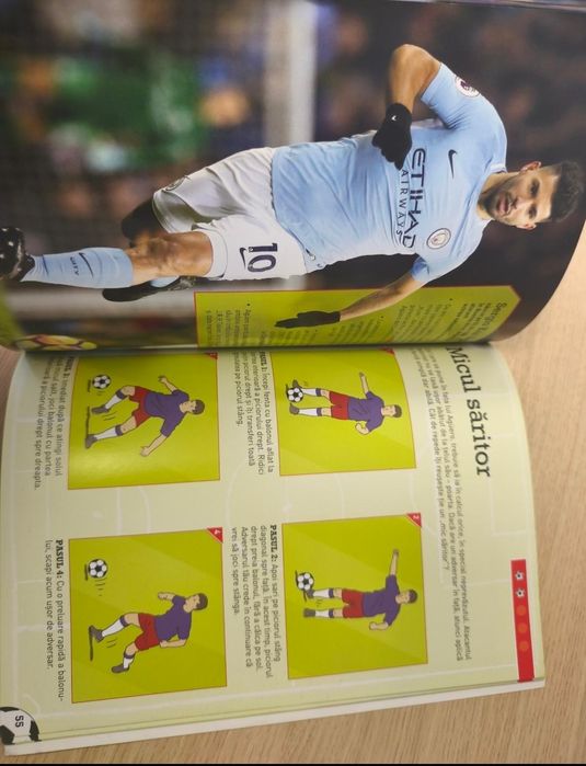 Carte Cele mai bune trucuri in fotbal