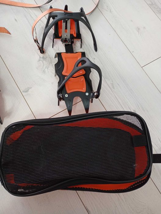 Colțari cu 12 vârfuri pentru drumeții montane