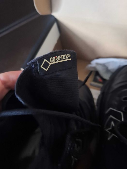 Converse gore-tex