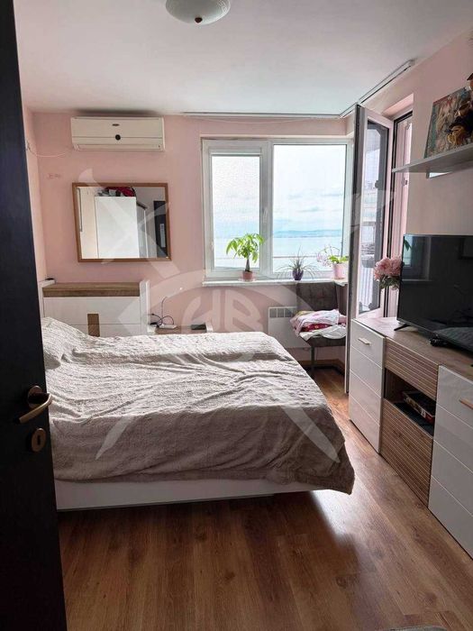 Тристаен - Свети влас