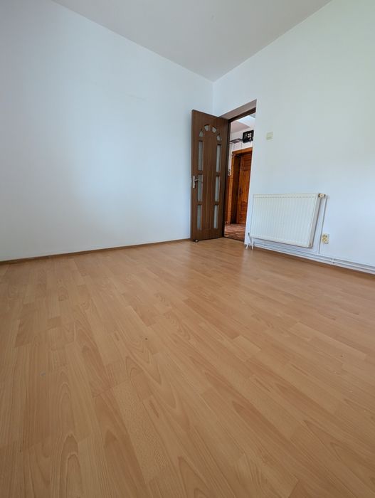 Apartament 2 camnere decomandat Centrală Renovat | Etaj 3/4