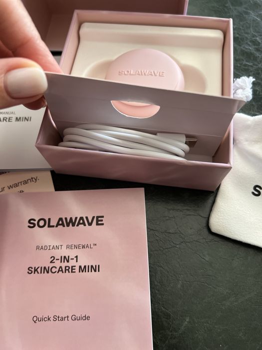 Solawave Radiant Renewal 2-in-1 Skincare Mini – lumină roșie + infraroșu