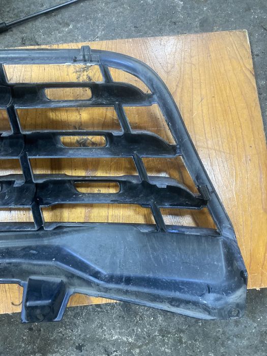 Master 2012 година Предна решетка