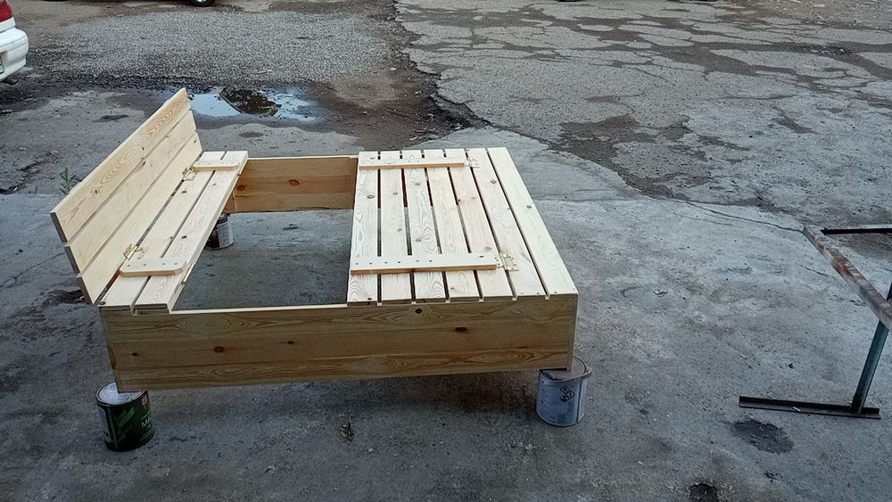 Песочница. Песочница из дерева
