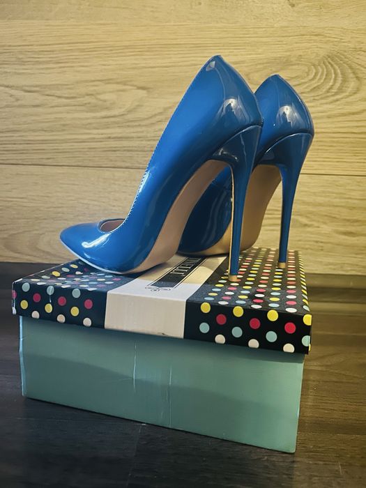 Нови елегантни дамски обувки на ток