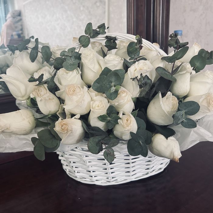 Корзинадағы 2букет бар.1-букет 7000