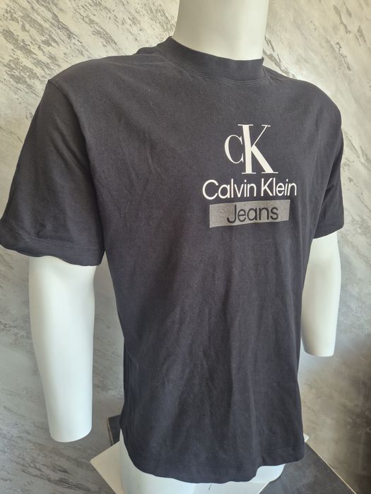 Tricou Calvin Klein,oversize,merge lejer pe M-L