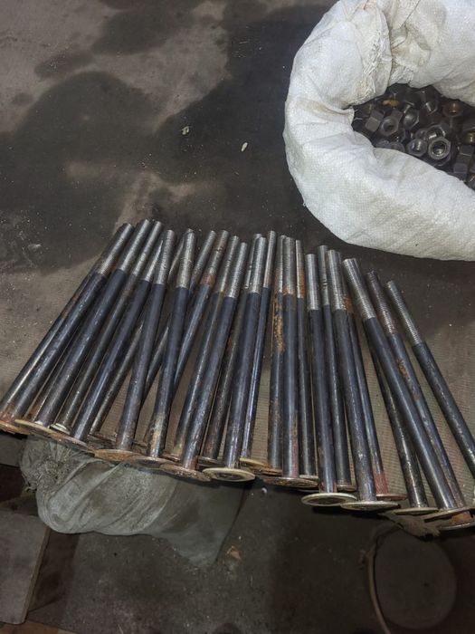 Шпильки гайки болты