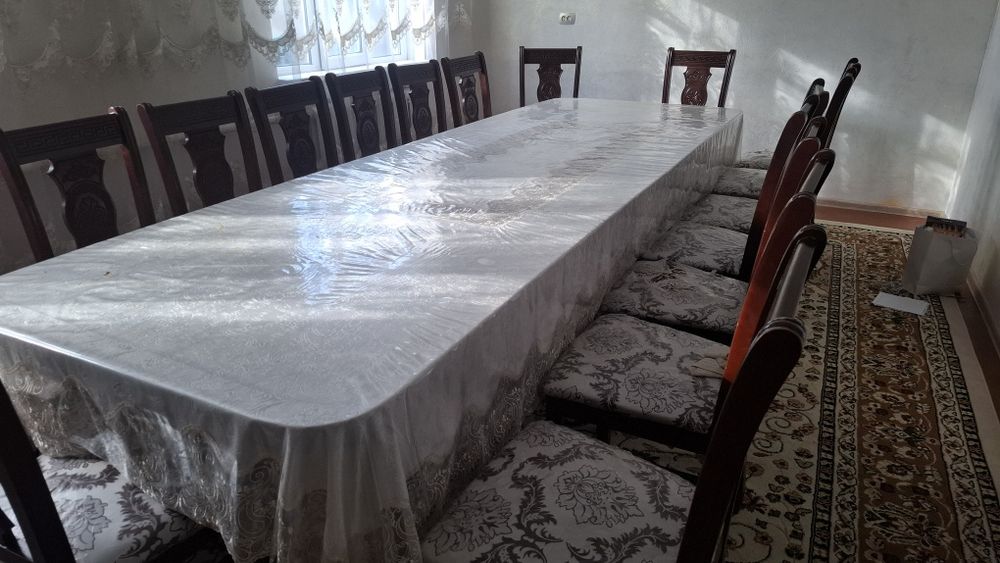 Стол со стульями