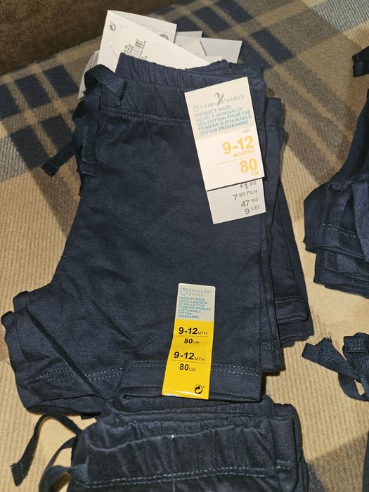 Vând lot 36 buc pantaloni scurți copii
