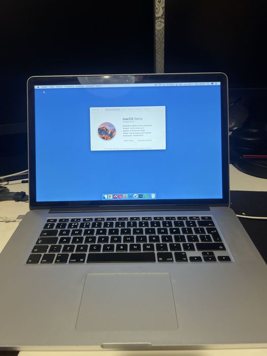 MacBook Pro i7 diagonala mare 16 GB RAM - 1 TB